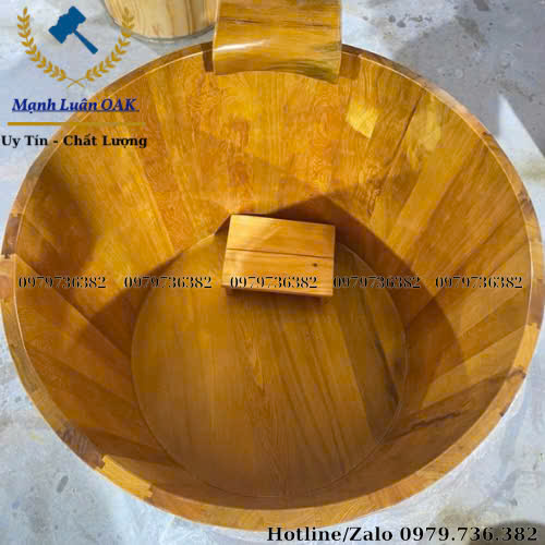 Bên trong bồn tắm gỗ po mu được thiết kế van xả tiện lợi