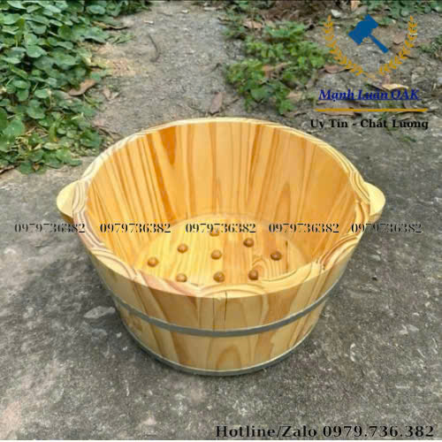 Hình ảnh chậu gỗ ngâm chân có hạt mát xa