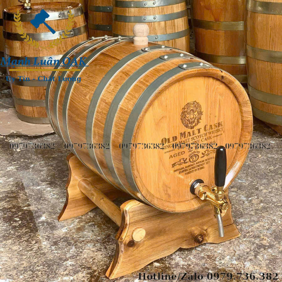 Thùng gỗ sồi 30L đặt trên giá gỗ