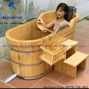 Trải nghiệm thùng tắm gỗ thông cùng khách hàng