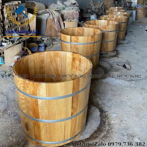 Xung quanh bồn được bọc 6 đai kẽm chắc chắn chống rỉ