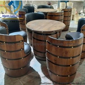 Bộ bàn ghế gỗ bọc da cao cấp tại quán rượu
