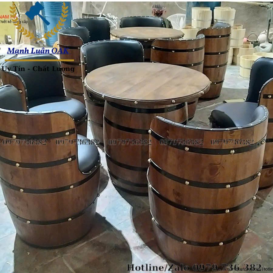 Bộ bàn ghế gỗ bọc da cao cấp tại quán rượu