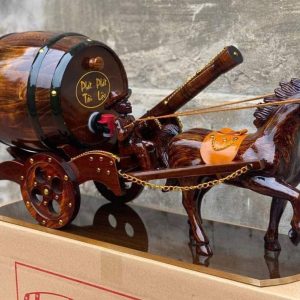 Cao bồi được đúc bằng thạch cao nguyên khối