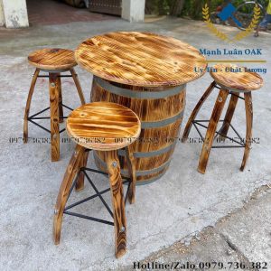 Ghế gỗ được thiết kế sắt vuông 10 chắc chắn