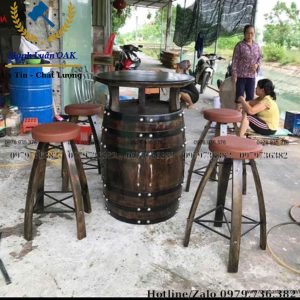 Hình ảnh thực tế của Bàn ghế gỗ cao cấp tại quán rượu